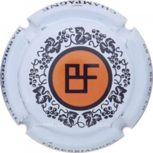 Capsule Centre orange, verso blanc, sur la jupe ET au lieu de &