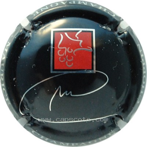 Capsule Noir, bordeaux et métal