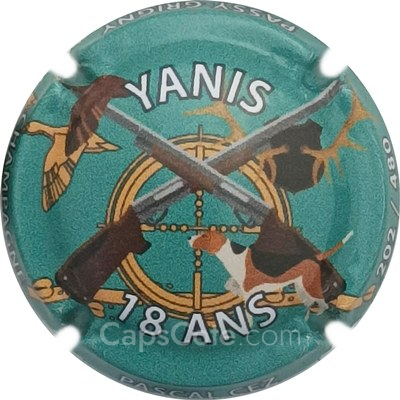 Capsule Yanis, 18 ans, fond turquoise foncé, N°---/480