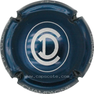 Capsule Bleu marine et lettres argent, D dans C